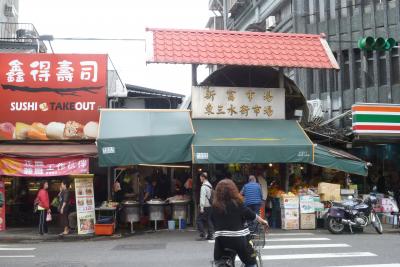 地元感満載の市場