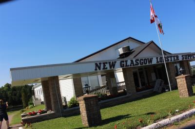 島の伝統的なロブスターサパーを楽しもう！