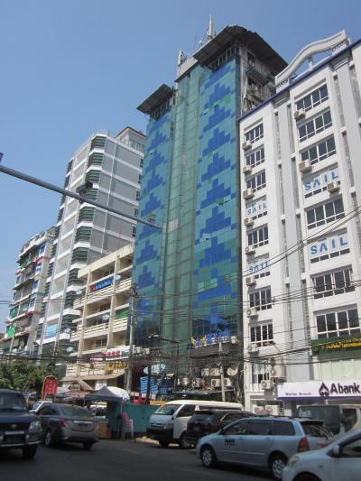 離れて見ると意外に大きいホテル？…