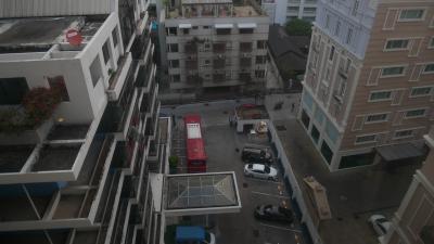 エントランスを望む