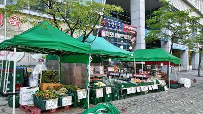 隣のスーパーは24時間