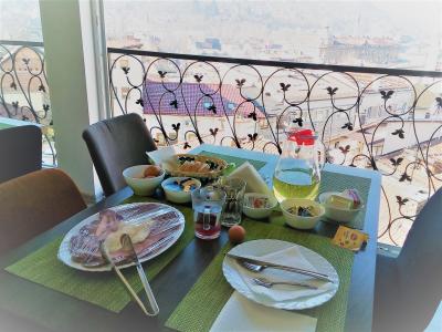 バシュチャルシヤを眺めながらの朝食は最高