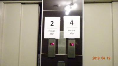 エレベーターには乗りすぎないように注意！