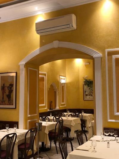 フレンドリーで、居心地の良いレストラン