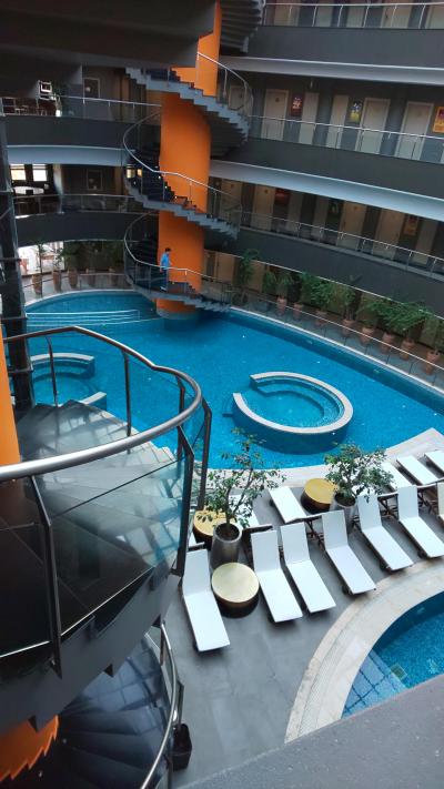 屋内温水プール