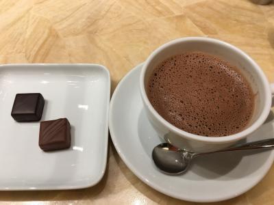 ホットチョコレートとショコラのセット