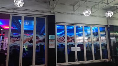 青いライトで暗めで良い