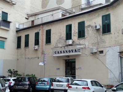 ホテルカサノバの玄関です