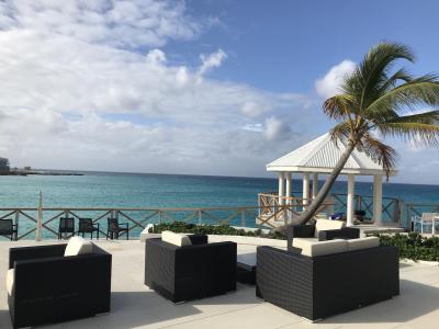 ホテルの無料バー