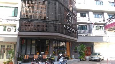 夜は外でビールを飲む西洋人が多い