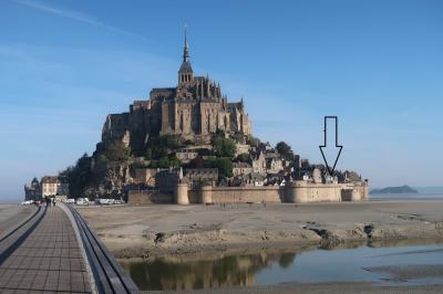 HOTEL DU GUESCLINは、島のグランド・リュ沿い