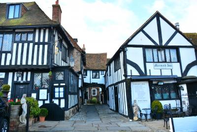 裏手もハーフティンバー様式が可愛い