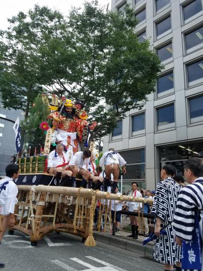 なるべく狭い路地で