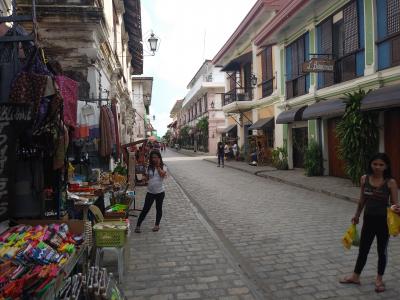 クリソロゴ通りから見たホテル