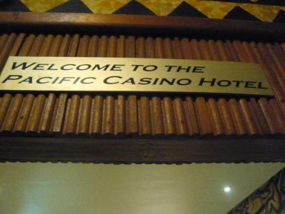パシフィック・カジノホテルの入口の標識です。玄関の標示です。