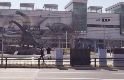 駅前は恐竜いっぱい