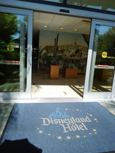 ミッキーネットMデスクのあるアドベンチャー棟入り口