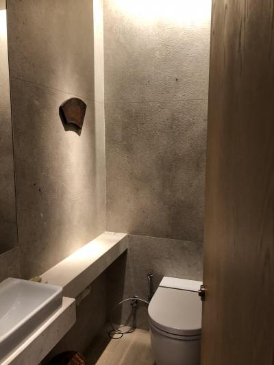 バスルームも広い　でもドアが重たい　ウオッシュレットはない