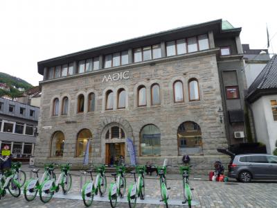 　石造りの重厚感のある正面