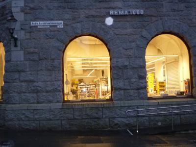 １Fに入居するスーパー「REMA１０００」、非常に便利