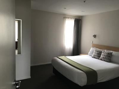 ベッドはクイーンサイズ