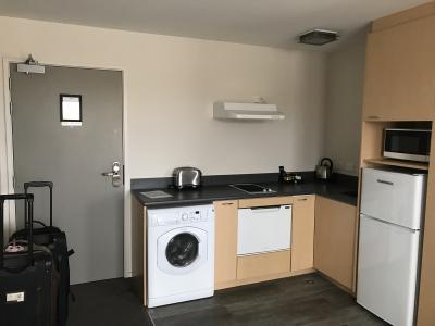 キッチンに洗濯機がはめ込まれていて便利