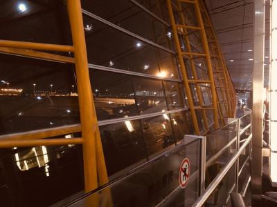 オープンスペースでホットミールも充実