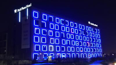 駅からホテルは目の前に見えます。