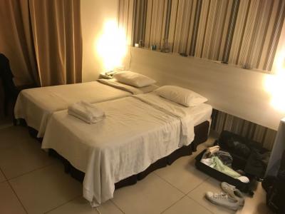 ベッド、まぁまぁ広い