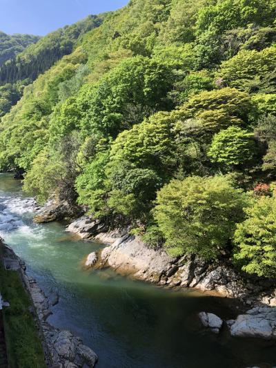 川の音に癒される絶景温泉