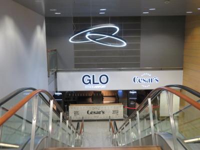 ホテル外観（地下への降り口）