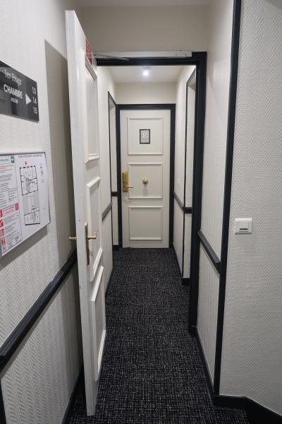 客室部分はやや手狭なのが難。廊下も人一人分の幅