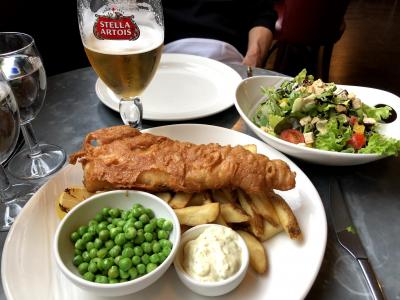 ホテルのレストランにて