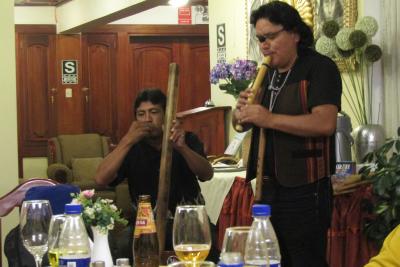 夕食中にバンド演奏がありました