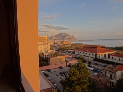 パレルモ港方面を望む