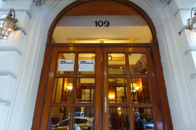 ホテルの入り口