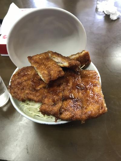 猪苗代駅前、丼からハミ出るソースカツ丼！