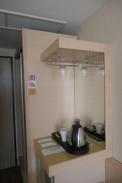 ティーサーバーが部屋にあります