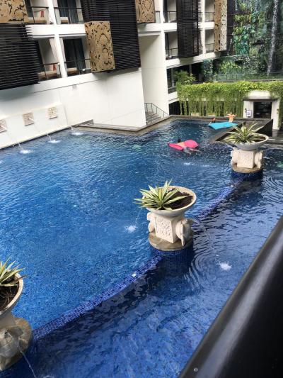 プール深めです。