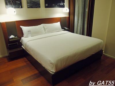 薄暗いですが広々快適です。