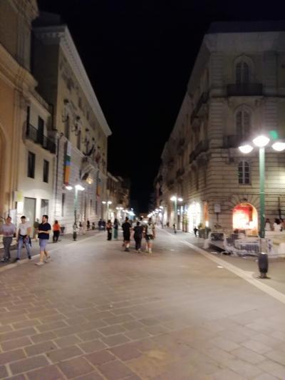 夜中12時　もう少し進むと賑やかに