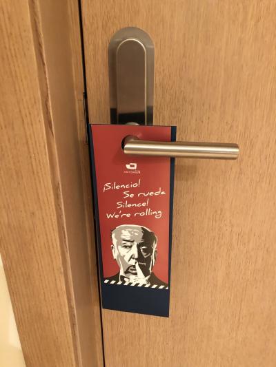 ヒッチコックのDO NOT DISTURB