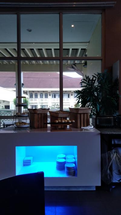 朝食ブッフェ。量丁度よく、美味しい。