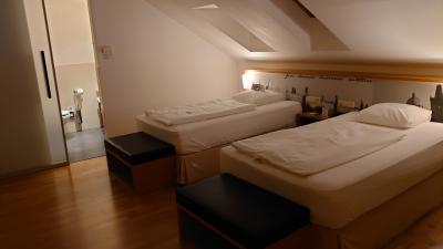 斜めの天井が近い部屋