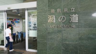 橋の真下で海の真上