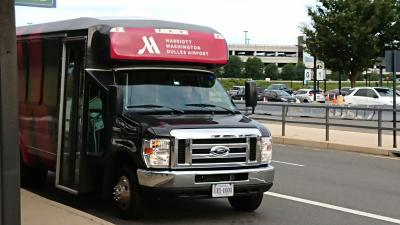 無料シャトルです。15分に1本程度。