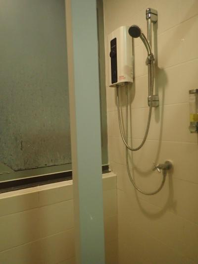 シャワーなど若干、寮っぽい感じ