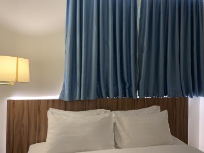 窓がないですがカーテンはついてました