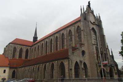 墓地教会の近くにある教会