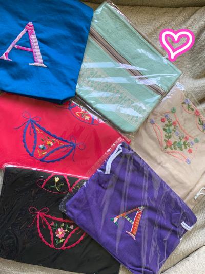 イニシャル刺繍のポーチがかわいい！